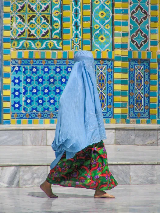 Passing woman with burqa and a splash of colour