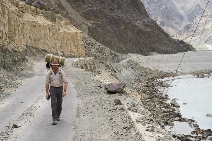 Walking in the Nubra Valley ( © Namgyal Porpa)